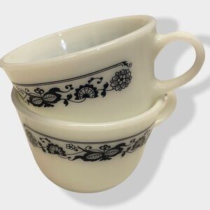 SET of 2 Vintage Pyrex‎ Old Town Pattern Cups